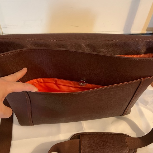 Robert Graham unisex messenger bag. - Picture 7 of 7